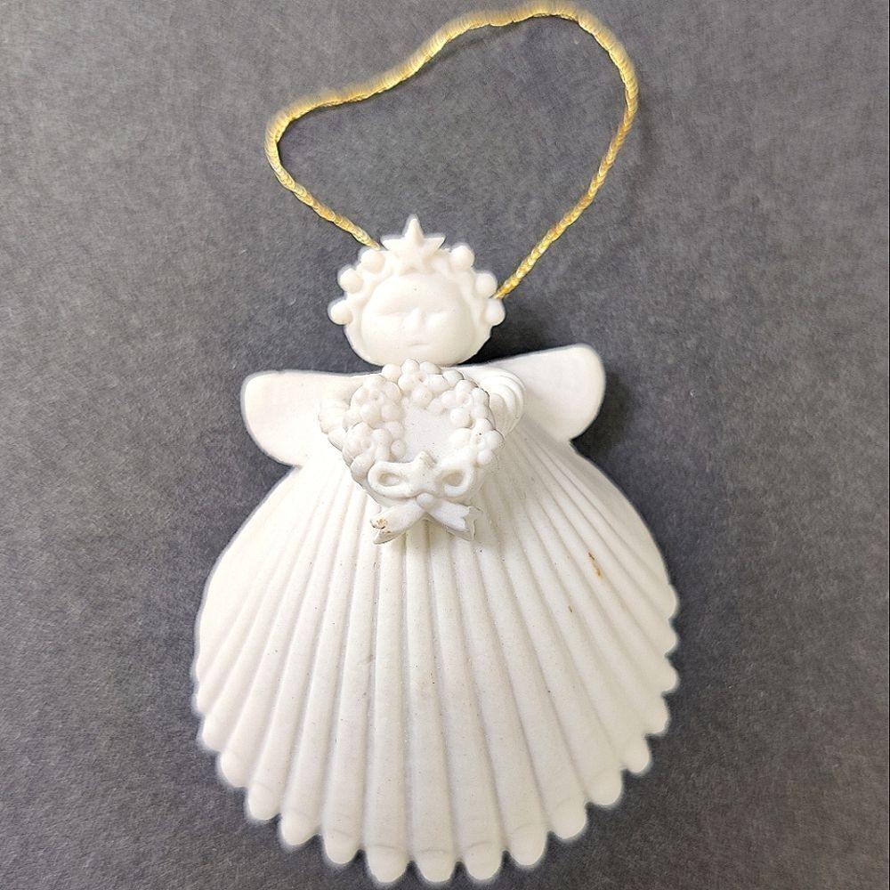 🎅 Margaret Furlong Ornament Vintage 1995 Shell Angel Wreath Porcelain Ceramic